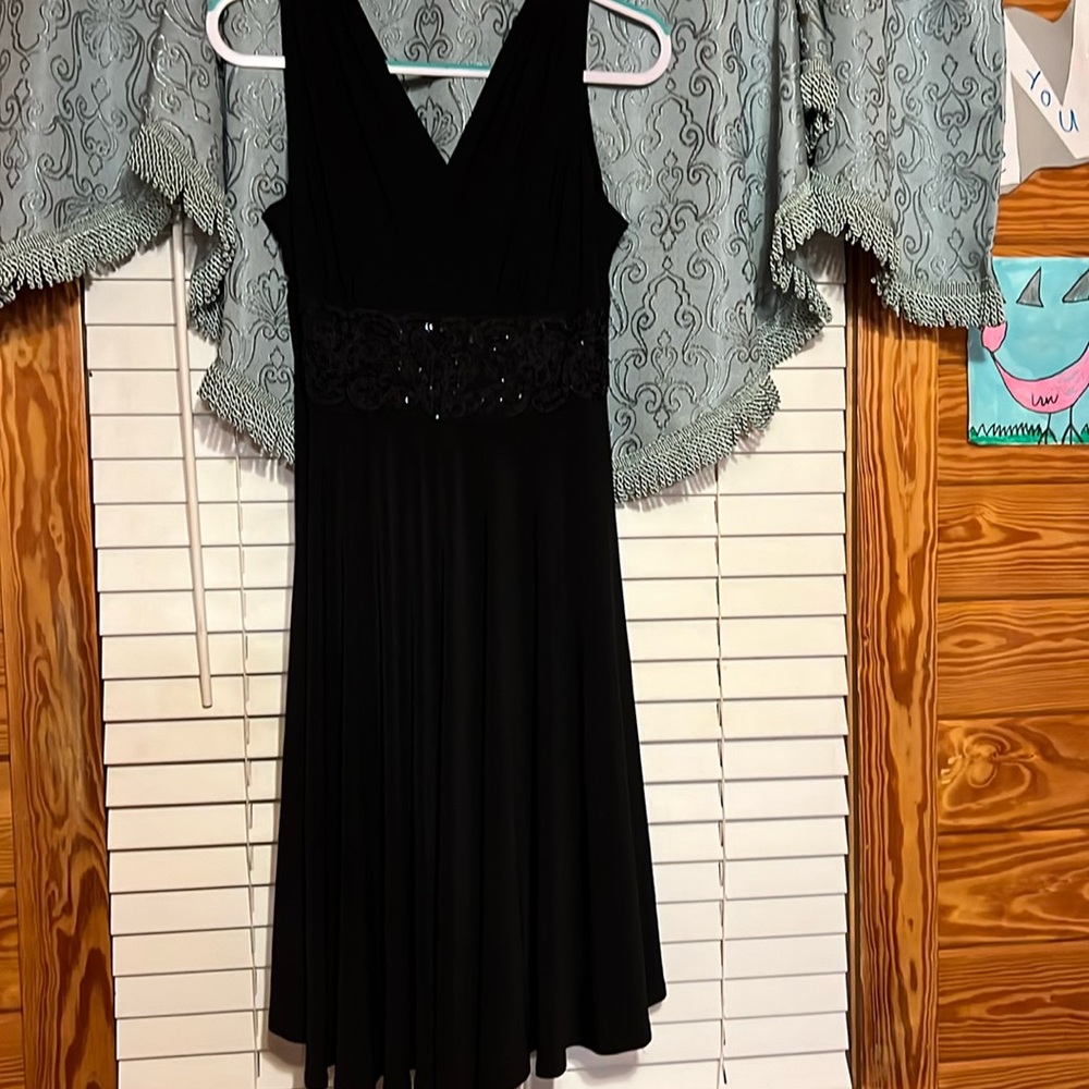 Dress barn formal dress black with sequined waist flowing circle skirt